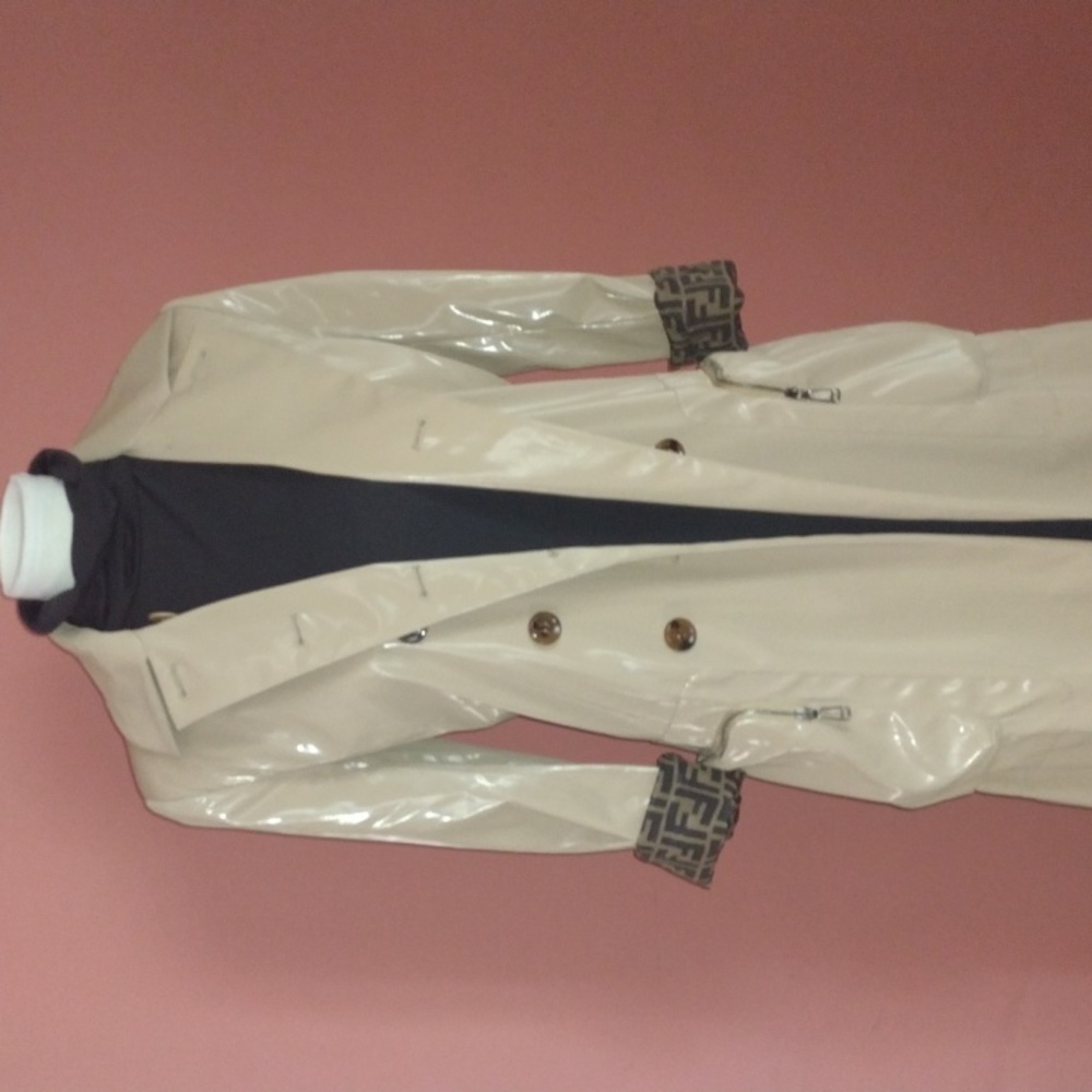 Authentic Fendi A Effet Verni Long Trench Coat - Picture 9 of 17